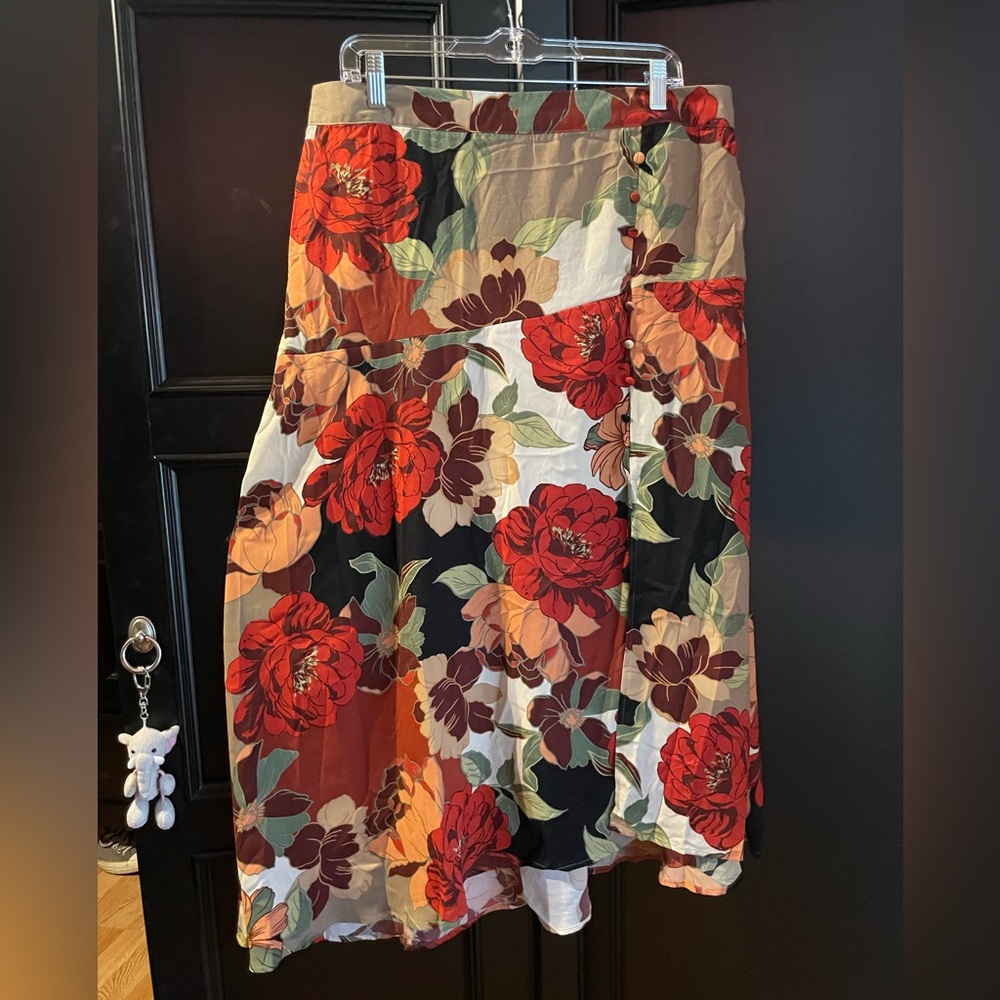 New skirt. Has tag and has never been worn. Size XL. Poppi brand.